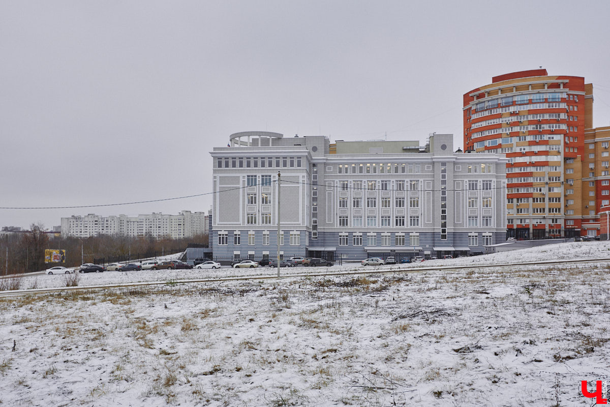 Многие называют Владимир городом одного дня, сетуя на то, что, кроме памятников архитектуры XII века, смотреть в столице региона не на что. А ведь у нас есть и современные строения, которые могут понравиться гостям областного центра. Перечисляем их в нашей подборке, составленной с помощью местных урбанистов.