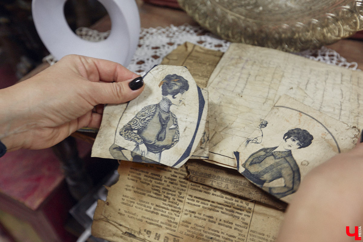 Маргарита Зинова дарит новую жизнь старой мебели уже почти пять лет. Сначала она увлекалась перекраской современных предметов интерьера, а затем перешла к реставрации старинных вещей. Мы напросились к ней в мастерскую, чтобы своими глазами увидеть некоторые интересные экземпляры.