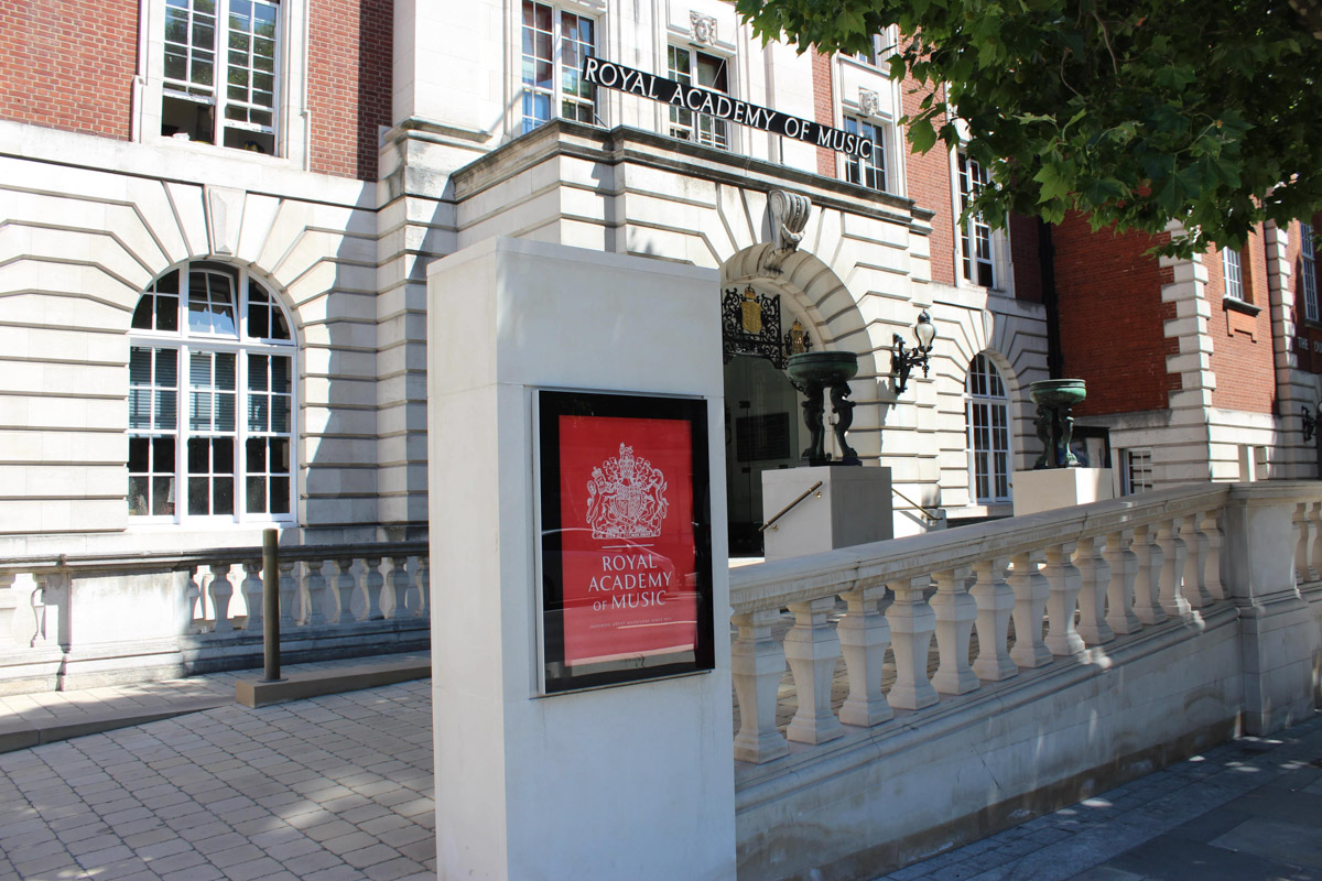 Студент Королевской академии музыки в Лондоне Никита Демиденко начинал свой творческий путь во Владимире. Сейчас молодой человек готовится поступить в магистратуру и запускает свой новый уникальный проект. При этом о родном городе у него остались только самые теплые воспоминания.