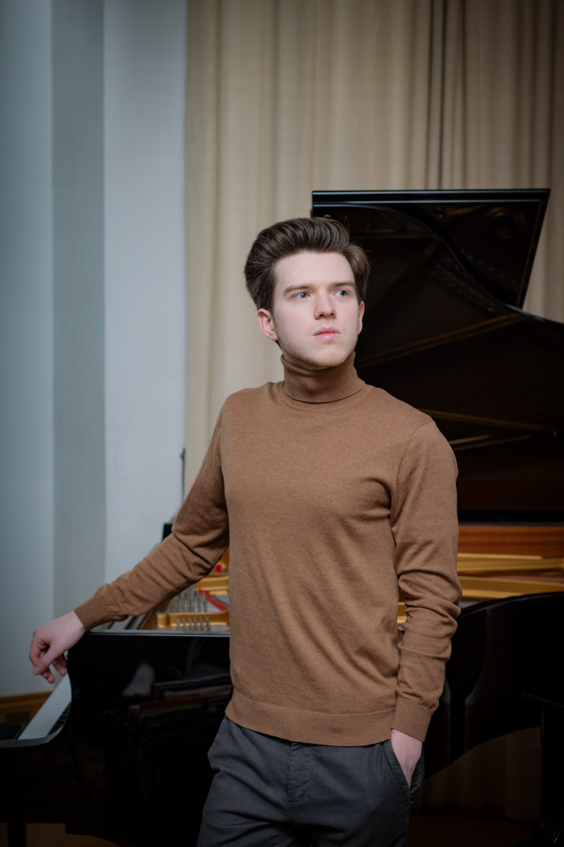 Студент Королевской академии музыки в Лондоне Никита Демиденко начинал свой творческий путь во Владимире. Сейчас молодой человек готовится поступить в магистратуру и запускает свой новый уникальный проект. При этом о родном городе у него остались только самые теплые воспоминания.