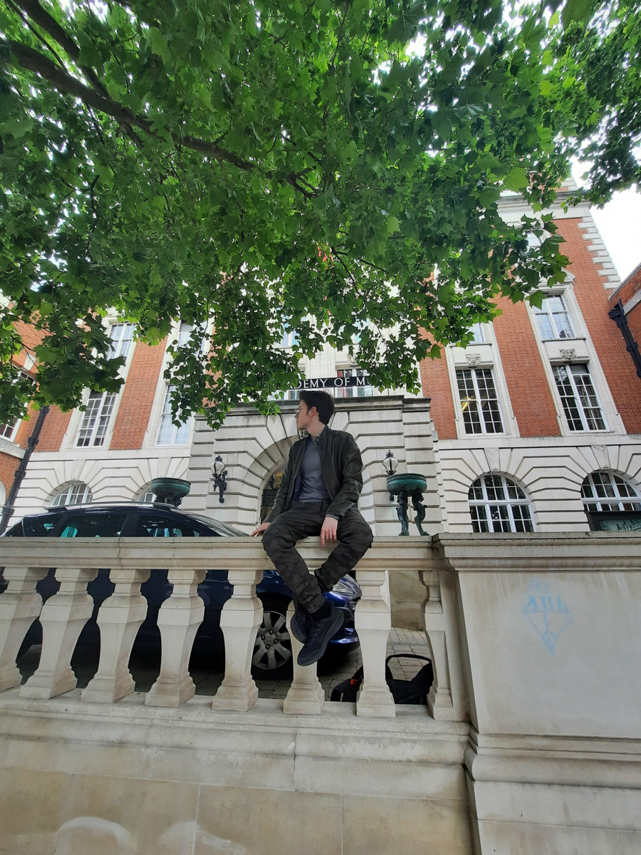 Студент Королевской академии музыки в Лондоне Никита Демиденко начинал свой творческий путь во Владимире. Сейчас молодой человек готовится поступить в магистратуру и запускает свой новый уникальный проект. При этом о родном городе у него остались только самые теплые воспоминания.