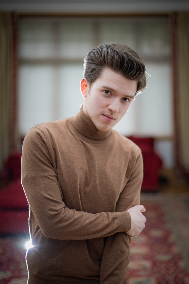 Студент Королевской академии музыки в Лондоне Никита Демиденко начинал свой творческий путь во Владимире. Сейчас молодой человек готовится поступить в магистратуру и запускает свой новый уникальный проект. При этом о родном городе у него остались только самые теплые воспоминания.