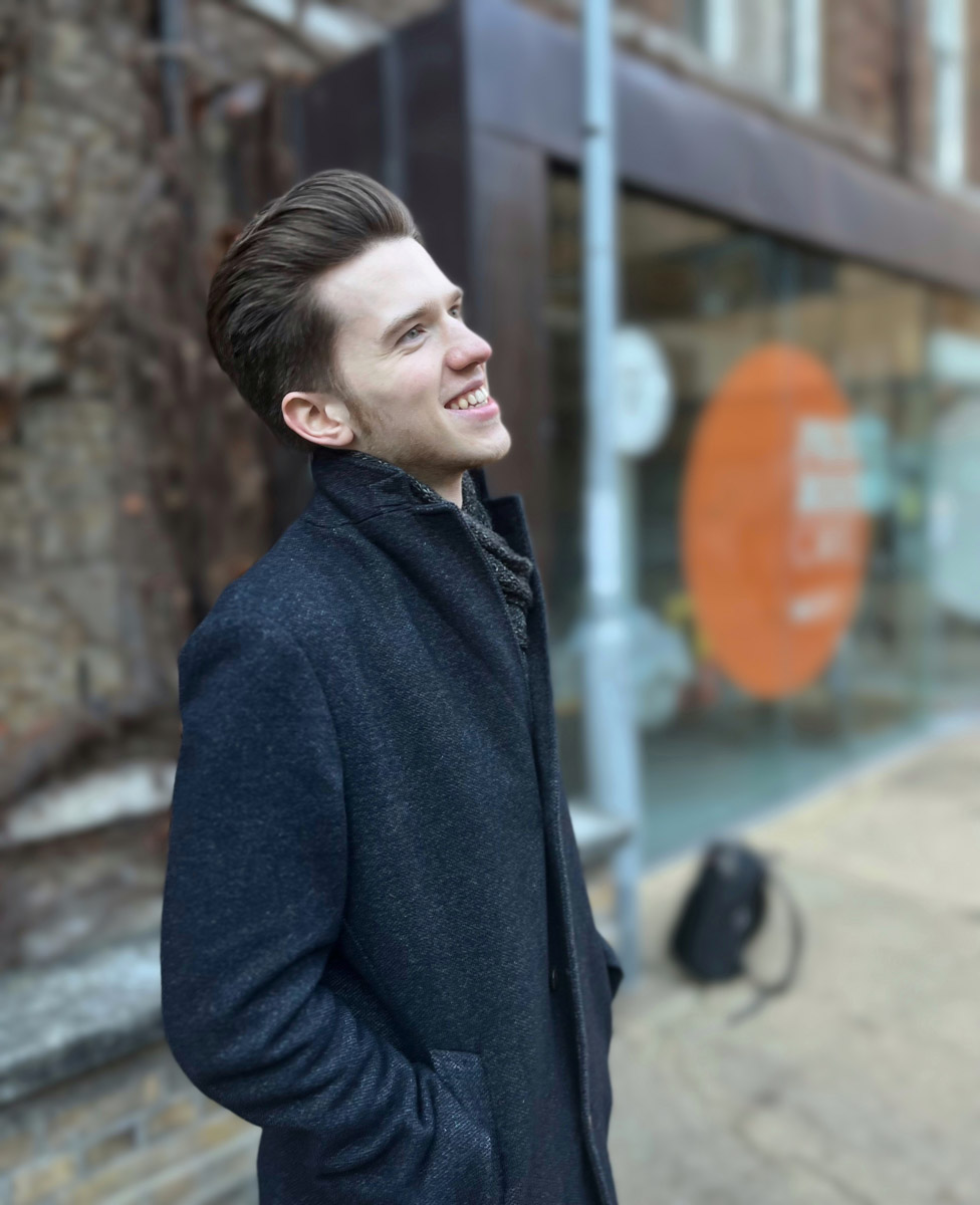 Студент Королевской академии музыки в Лондоне Никита Демиденко начинал свой творческий путь во Владимире. Сейчас молодой человек готовится поступить в магистратуру и запускает свой новый уникальный проект. При этом о родном городе у него остались только самые теплые воспоминания.