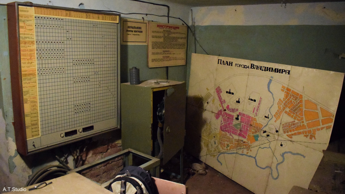 Диггеры называют их «поддомниками». Это газоубежища под жилыми домами, построенные в 20-м веке для защиты гражданского населения. Во Владимире известно о сорока таких объектах, на сегодня уже выведенных из строя и забытых. Разведданными о бункерах с нашим изданием поделился владимирец Михаил Цветаев .