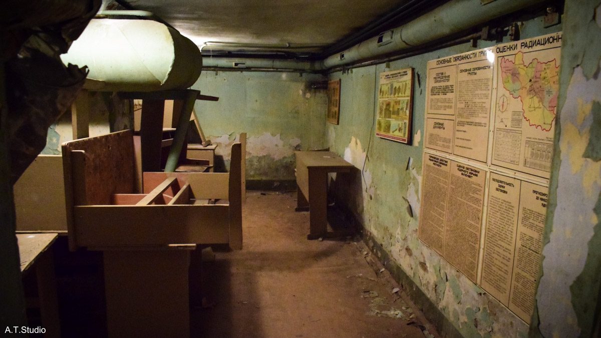 Диггеры называют их «поддомниками». Это газоубежища под жилыми домами, построенные в 20-м веке для защиты гражданского населения. Во Владимире известно о сорока таких объектах, на сегодня уже выведенных из строя и забытых. Разведданными о бункерах с нашим изданием поделился владимирец Михаил Цветаев .