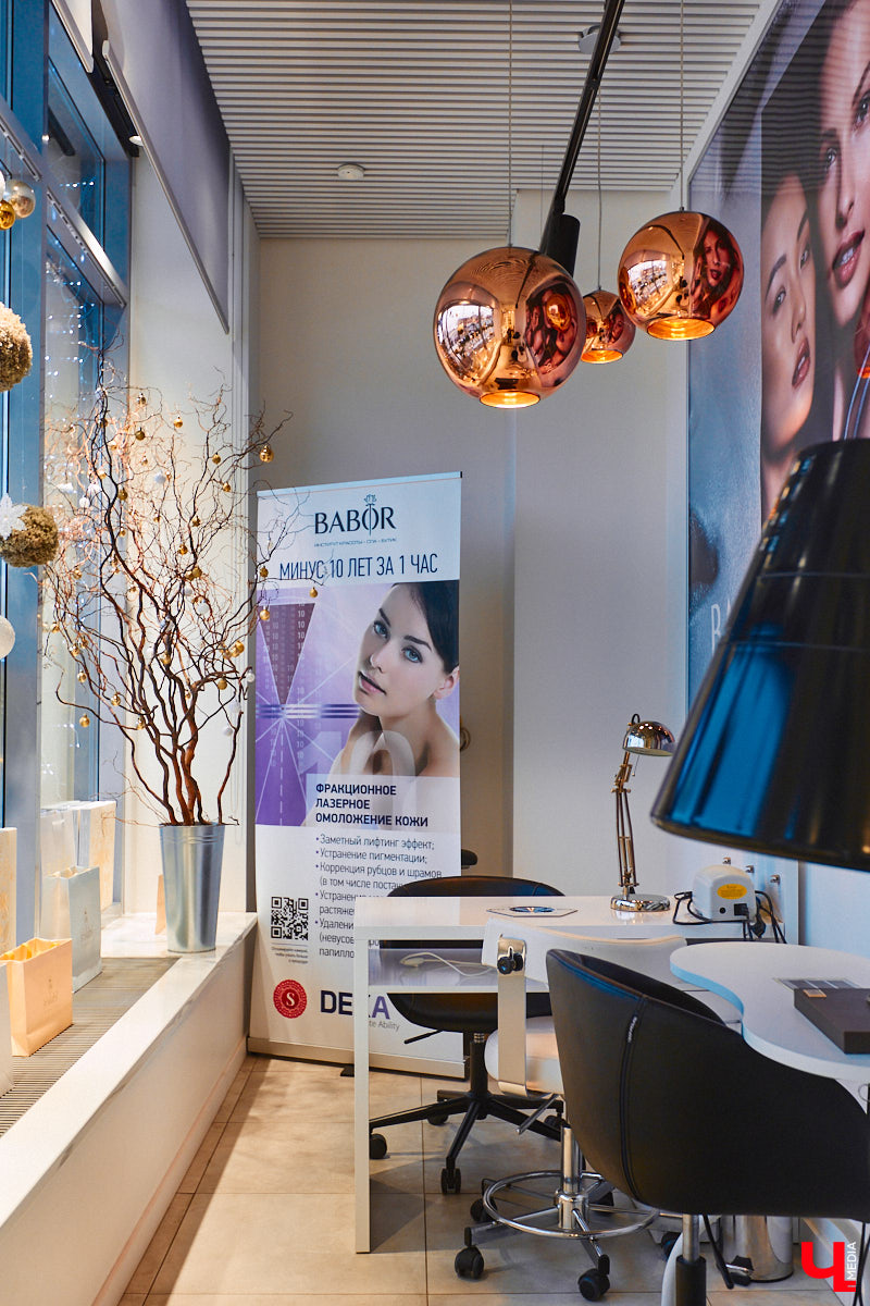 Уютно переливаются новогодними огнями окна Института красоты BABOR. Здесь действительно творят чудеса. Это знает каждый, кто хотя бы раз попадал в руки местных косметологов, массажистов и мастеров. Владелица Института красоты BABOR Наталья Васькова рассказала «Ключ-Медиа», как ей удается развиваться в индустрии красоты, а еще поделилась любимыми бьюти-ритуалами, принципами сохранения личного экопространства и гармоничным подходом к жизни и бизнесу.