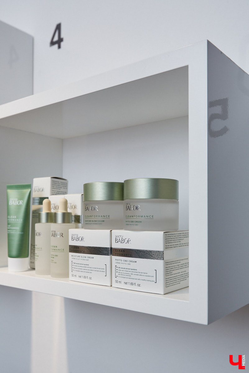 Уютно переливаются новогодними огнями окна Института красоты BABOR. Здесь действительно творят чудеса. Это знает каждый, кто хотя бы раз попадал в руки местных косметологов, массажистов и мастеров. Владелица Института красоты BABOR Наталья Васькова рассказала «Ключ-Медиа», как ей удается развиваться в индустрии красоты, а еще поделилась любимыми бьюти-ритуалами, принципами сохранения личного экопространства и гармоничным подходом к жизни и бизнесу.