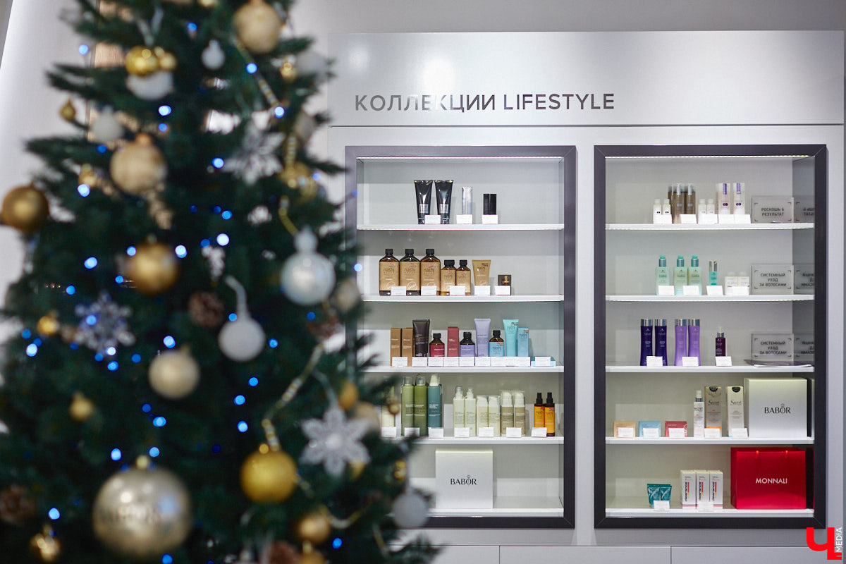 Уютно переливаются новогодними огнями окна Института красоты BABOR. Здесь действительно творят чудеса. Это знает каждый, кто хотя бы раз попадал в руки местных косметологов, массажистов и мастеров. Владелица Института красоты BABOR Наталья Васькова рассказала «Ключ-Медиа», как ей удается развиваться в индустрии красоты, а еще поделилась любимыми бьюти-ритуалами, принципами сохранения личного экопространства и гармоничным подходом к жизни и бизнесу.