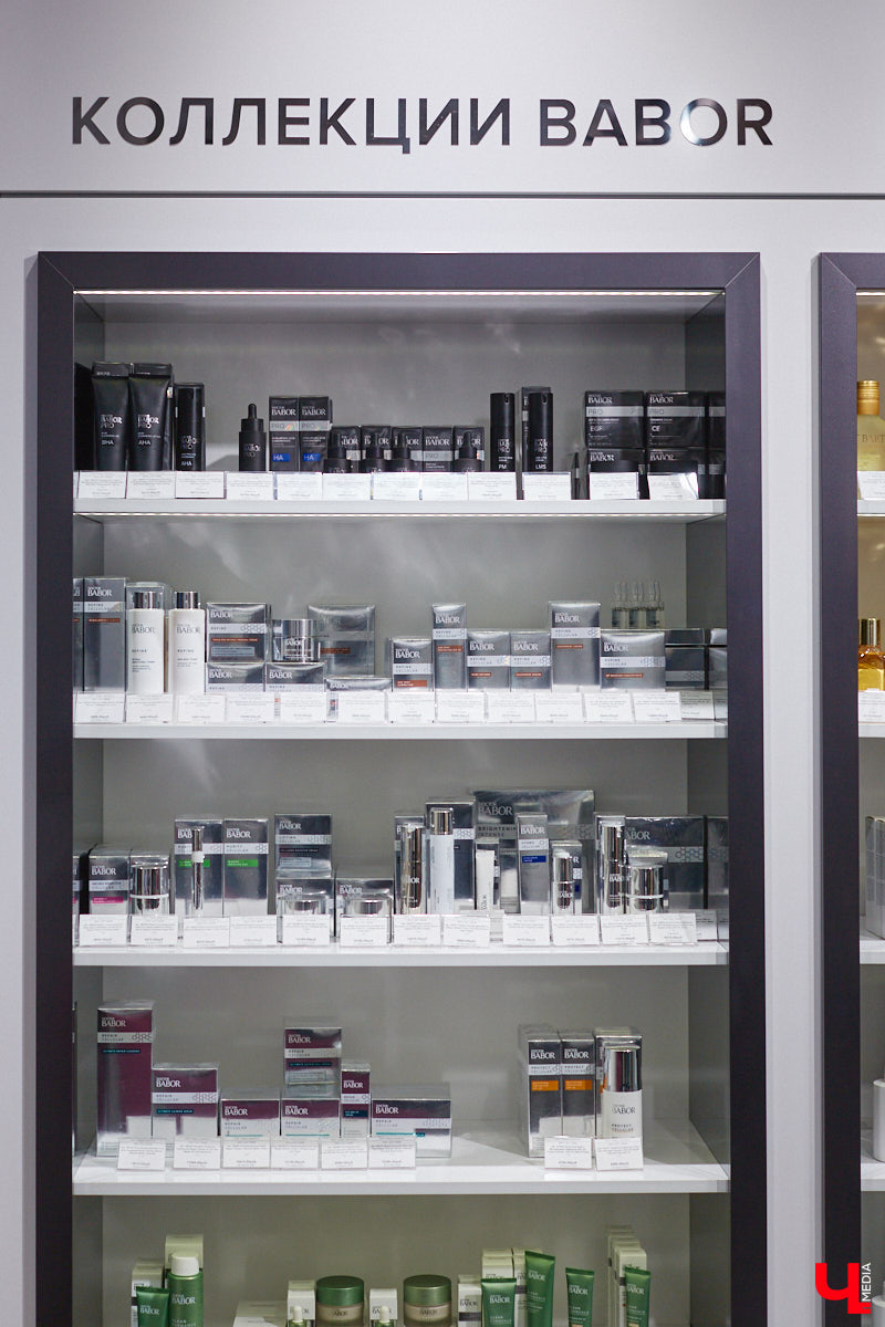 Уютно переливаются новогодними огнями окна Института красоты BABOR. Здесь действительно творят чудеса. Это знает каждый, кто хотя бы раз попадал в руки местных косметологов, массажистов и мастеров. Владелица Института красоты BABOR Наталья Васькова рассказала «Ключ-Медиа», как ей удается развиваться в индустрии красоты, а еще поделилась любимыми бьюти-ритуалами, принципами сохранения личного экопространства и гармоничным подходом к жизни и бизнесу.