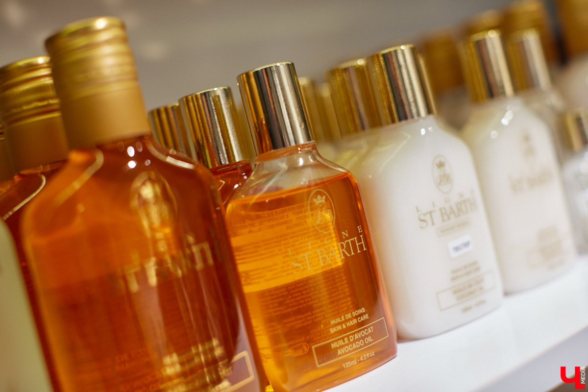 Уютно переливаются новогодними огнями окна Института красоты BABOR. Здесь действительно творят чудеса. Это знает каждый, кто хотя бы раз попадал в руки местных косметологов, массажистов и мастеров. Владелица Института красоты BABOR Наталья Васькова рассказала «Ключ-Медиа», как ей удается развиваться в индустрии красоты, а еще поделилась любимыми бьюти-ритуалами, принципами сохранения личного экопространства и гармоничным подходом к жизни и бизнесу.