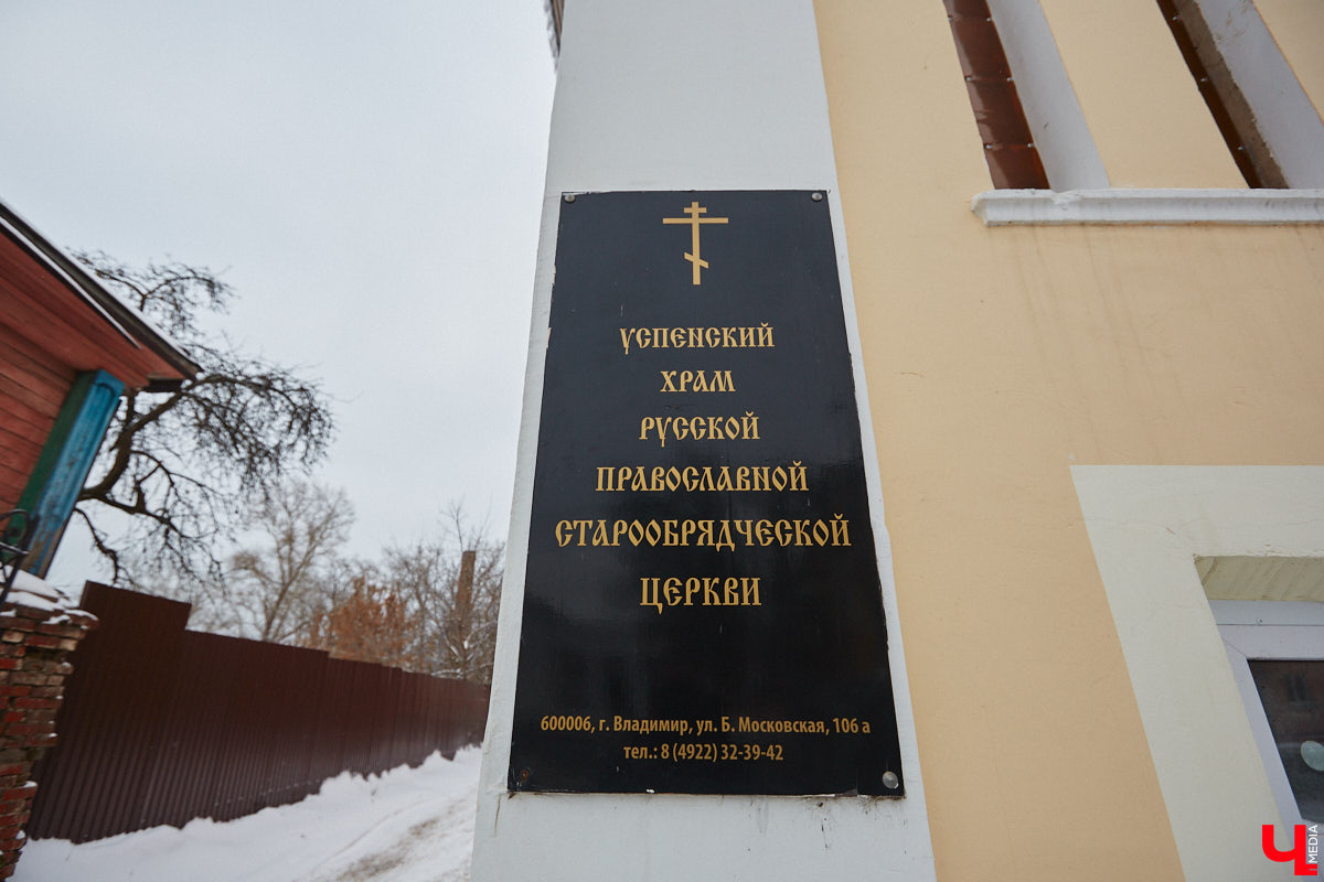 1 декабря 1956 года во Владимире открылись Центральные офицерские курсы. Они разместились в здании некогда семинарского общежития, которое, в свою очередь, было построено на территории Богородицкого монастыря, к тому времени уже упраздненного. «Ключ-Медиа» решил разобраться, как же военные оказались на месте старинной обители.