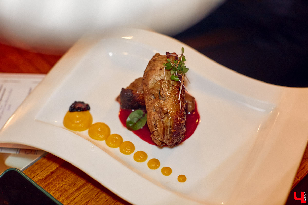 Известный многим ресторан, расположенный на центральной улице Владимира, снова удивил необычным форматом ужина на свой юбилей. Всего за один вечер посетители заведения смогли побывать в Испании, Италии, Южной Африке и Франции. Не забыли, конечно, и о национальной кухне. Подробнее в фоторепортаже «Ключ-Медиа».