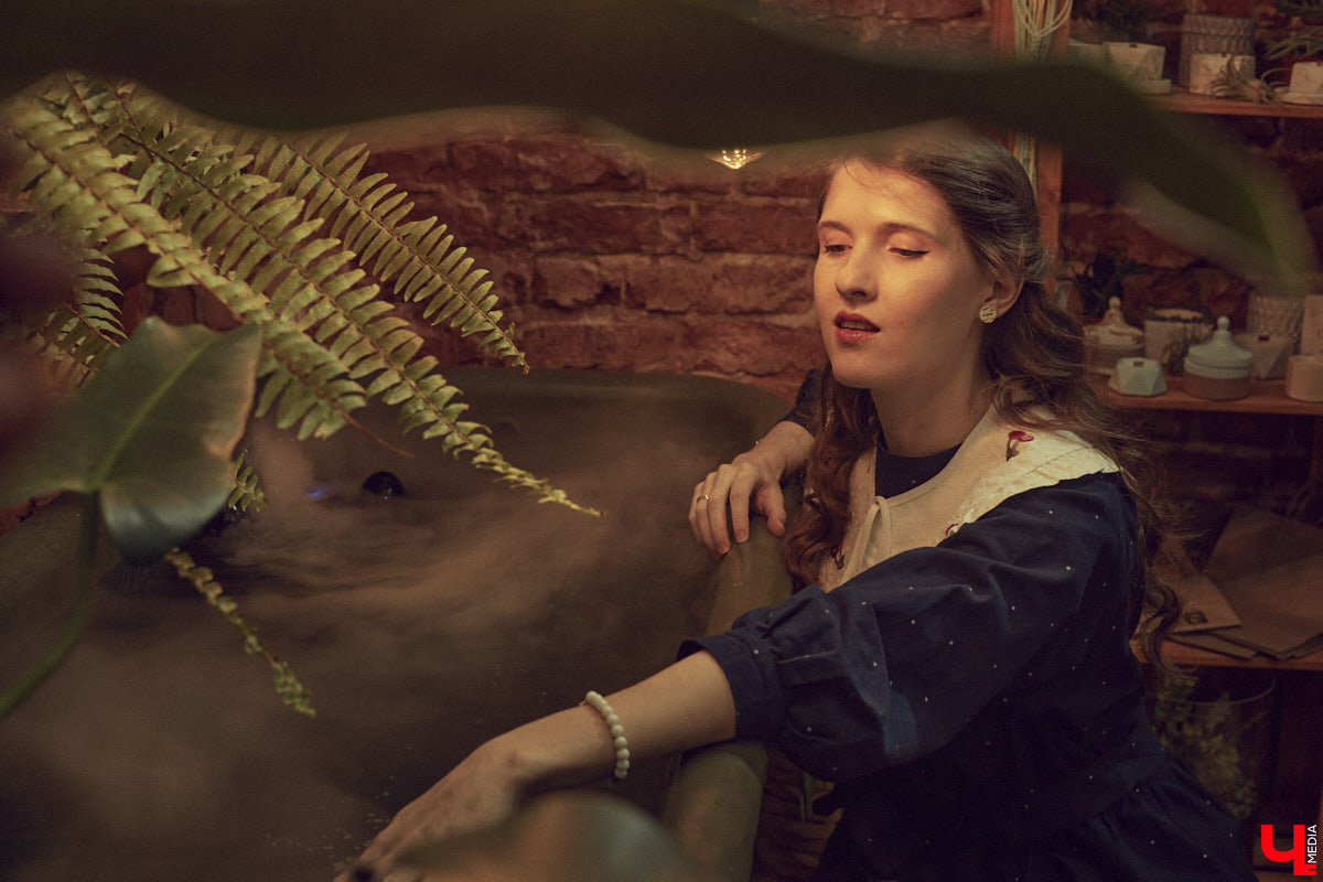 Одна из сторон жизни актера — перевоплощение. Ему удается примерить на себя не один десяток образов и костюмов. Впрочем, это не отменяет того факта, что у исполнителя ролей есть свои вкус, стиль и предпочтения в одежде. Какие они у звезды владимирской сцены Ариадны Брунер, узнал «Ключ-Медиа».