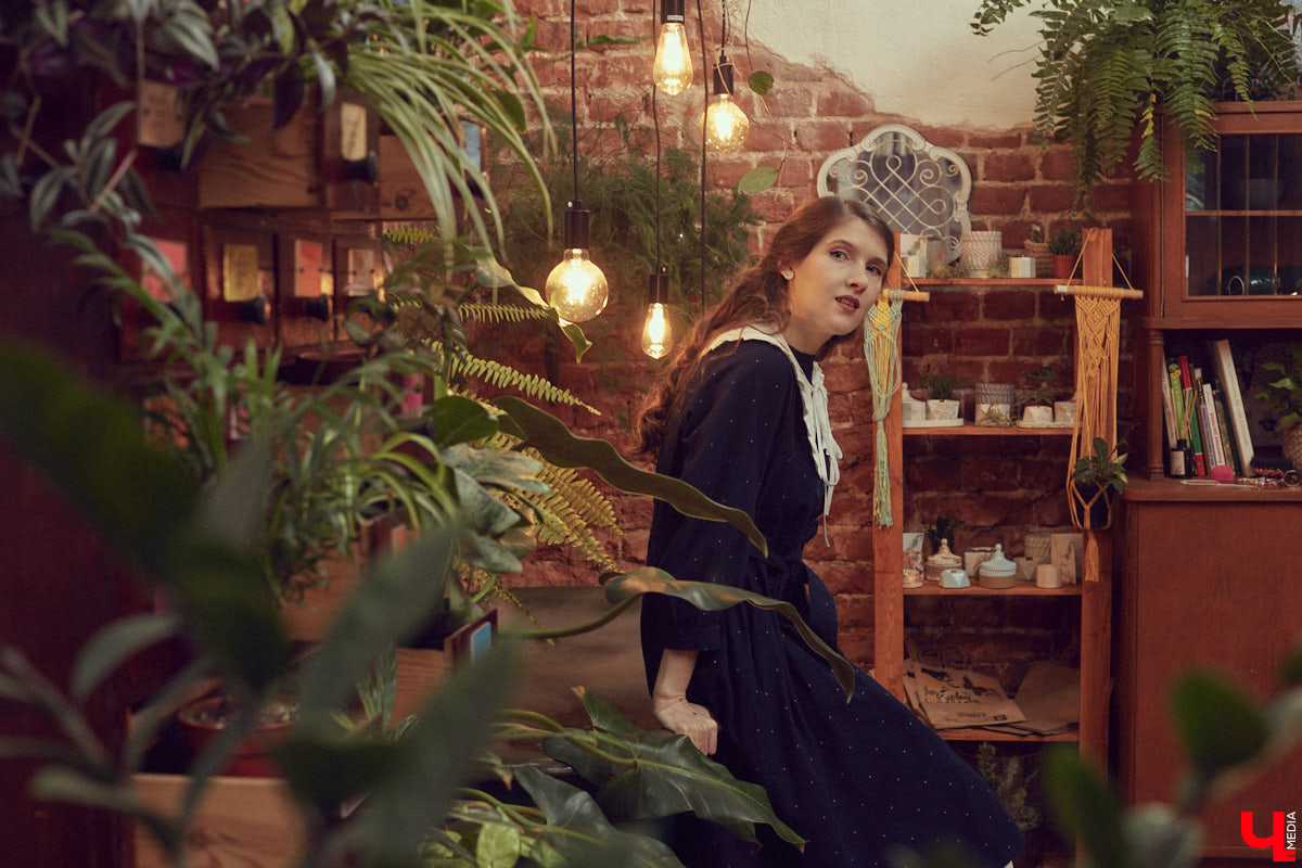 Одна из сторон жизни актера — перевоплощение. Ему удается примерить на себя не один десяток образов и костюмов. Впрочем, это не отменяет того факта, что у исполнителя ролей есть свои вкус, стиль и предпочтения в одежде. Какие они у звезды владимирской сцены Ариадны Брунер, узнал «Ключ-Медиа».