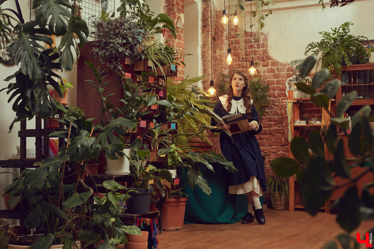 Одна из сторон жизни актера — перевоплощение. Ему удается примерить на себя не один десяток образов и костюмов. Впрочем, это не отменяет того факта, что у исполнителя ролей есть свои вкус, стиль и предпочтения в одежде. Какие они у звезды владимирской сцены Ариадны Брунер, узнал «Ключ-Медиа».