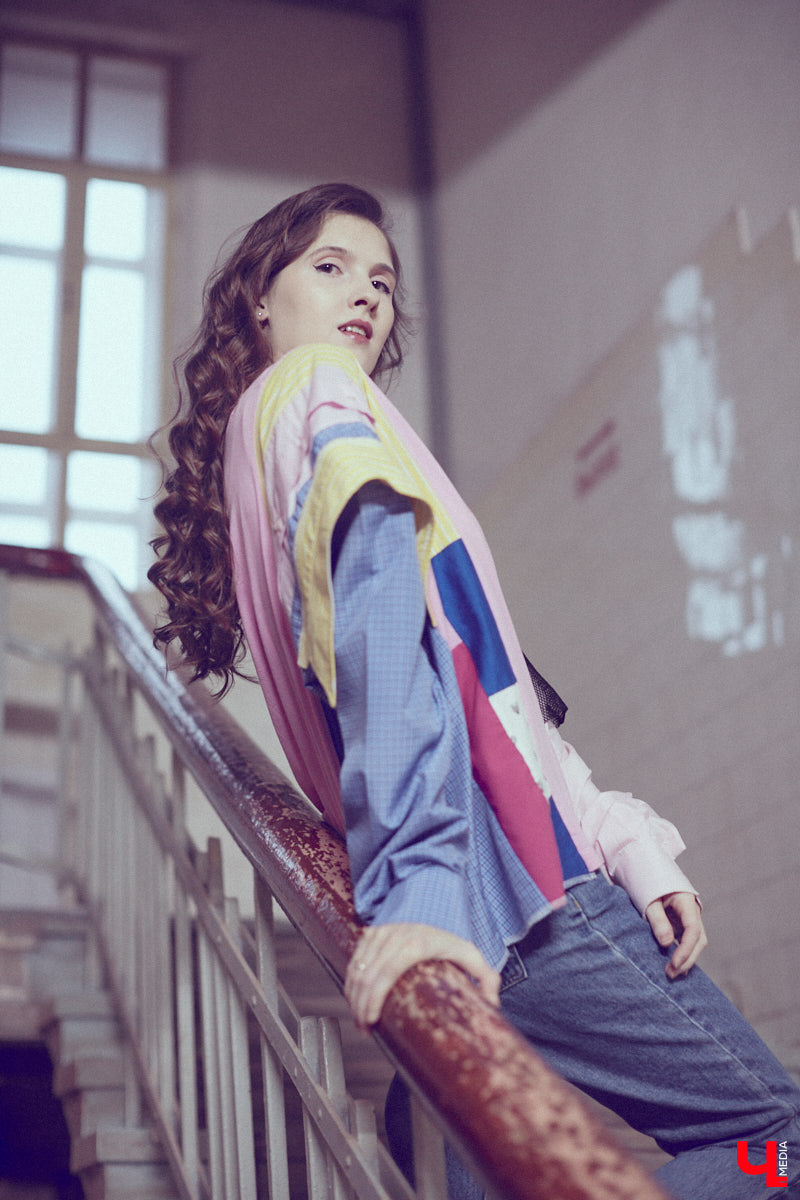 Одна из сторон жизни актера — перевоплощение. Ему удается примерить на себя не один десяток образов и костюмов. Впрочем, это не отменяет того факта, что у исполнителя ролей есть свои вкус, стиль и предпочтения в одежде. Какие они у звезды владимирской сцены Ариадны Брунер, узнал «Ключ-Медиа».