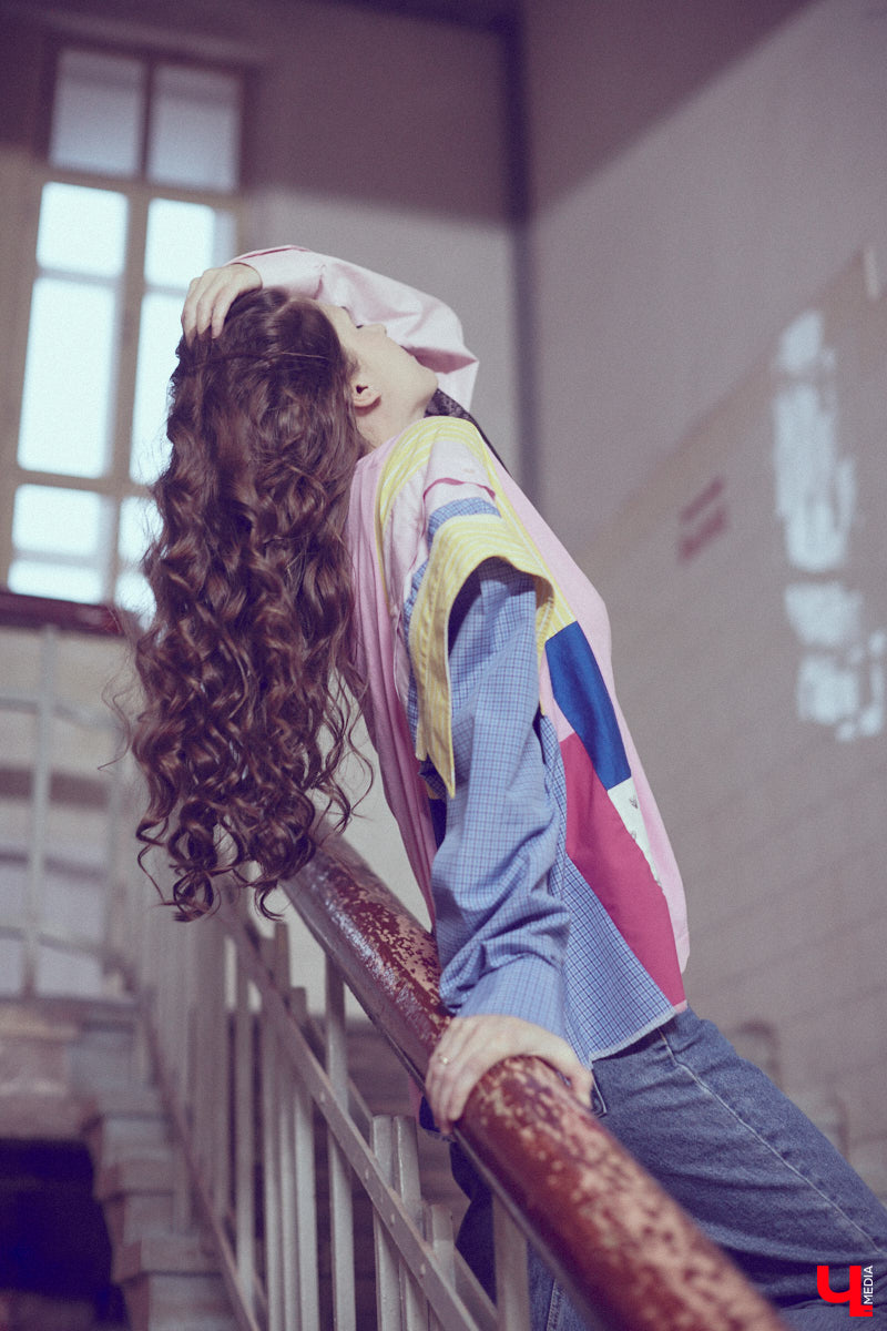 Одна из сторон жизни актера — перевоплощение. Ему удается примерить на себя не один десяток образов и костюмов. Впрочем, это не отменяет того факта, что у исполнителя ролей есть свои вкус, стиль и предпочтения в одежде. Какие они у звезды владимирской сцены Ариадны Брунер, узнал «Ключ-Медиа».