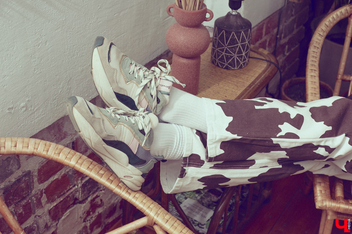 Одна из сторон жизни актера — перевоплощение. Ему удается примерить на себя не один десяток образов и костюмов. Впрочем, это не отменяет того факта, что у исполнителя ролей есть свои вкус, стиль и предпочтения в одежде. Какие они у звезды владимирской сцены Ариадны Брунер, узнал «Ключ-Медиа».