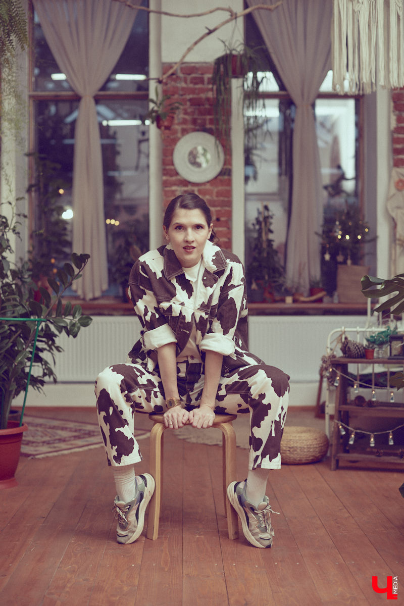 Одна из сторон жизни актера — перевоплощение. Ему удается примерить на себя не один десяток образов и костюмов. Впрочем, это не отменяет того факта, что у исполнителя ролей есть свои вкус, стиль и предпочтения в одежде. Какие они у звезды владимирской сцены Ариадны Брунер, узнал «Ключ-Медиа».