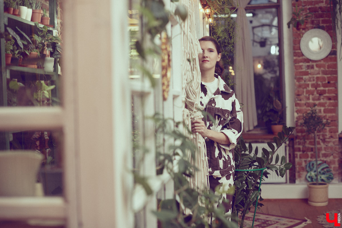 Одна из сторон жизни актера — перевоплощение. Ему удается примерить на себя не один десяток образов и костюмов. Впрочем, это не отменяет того факта, что у исполнителя ролей есть свои вкус, стиль и предпочтения в одежде. Какие они у звезды владимирской сцены Ариадны Брунер, узнал «Ключ-Медиа».