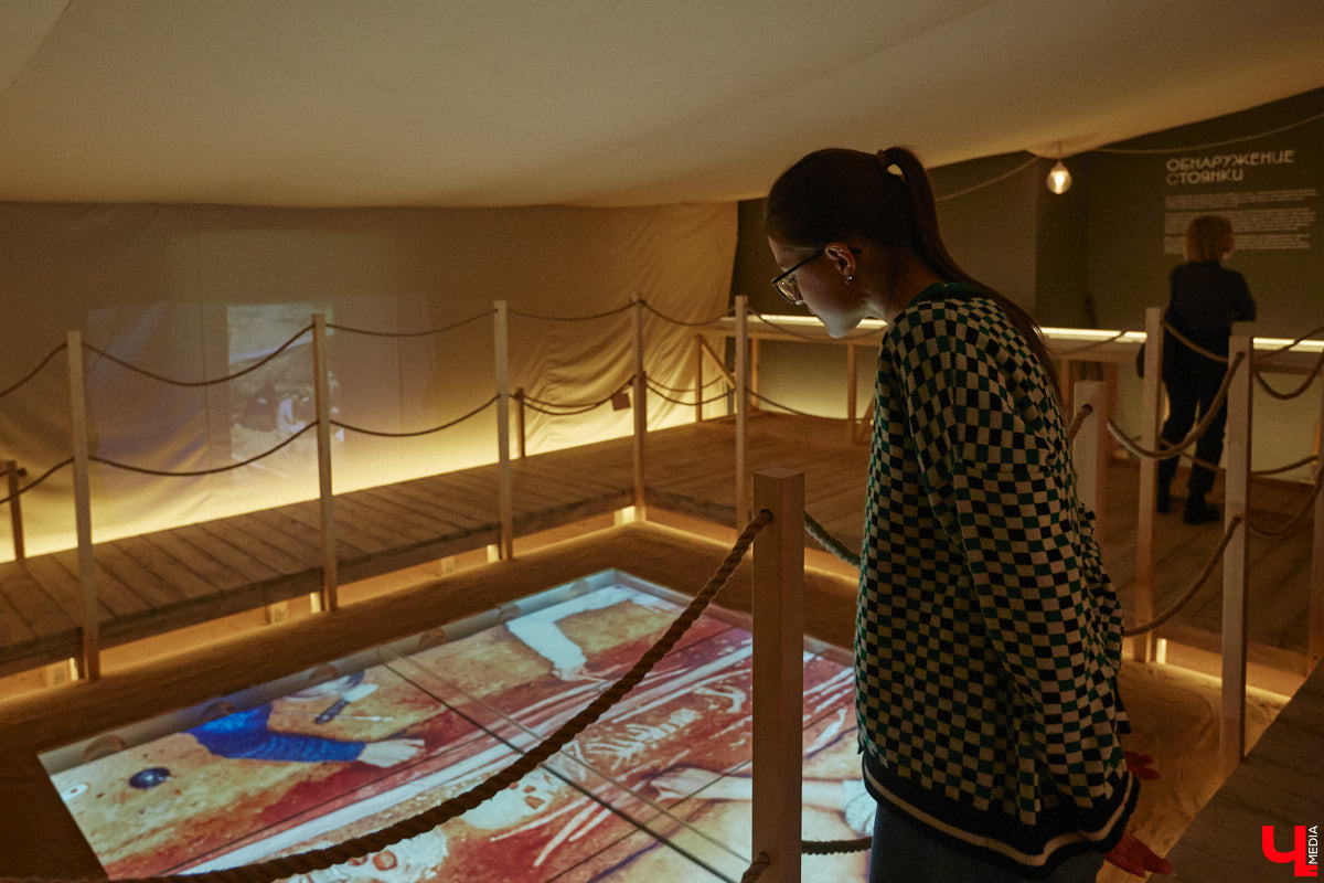 Юбилей Суздаля сейчас чуть ли не тема № 1 в культурной жизни страны. Город преображается и ждет толпу туристов в 2024 году. А вы знали, что с высоты он совсем другой, нежели с земли? Открыть его с иного ракурса можно в обновленном кинозале «Палат», где стартует показ VR-фильмов про Жемчужину Золотого кольца. Кстати, музейный комплекс приготовил для гостей и другие приятности!