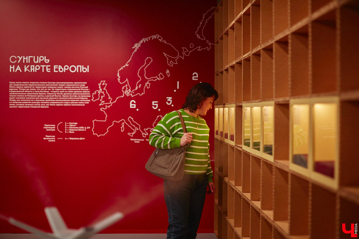 Юбилей Суздаля сейчас чуть ли не тема № 1 в культурной жизни страны. Город преображается и ждет толпу туристов в 2024 году. А вы знали, что с высоты он совсем другой, нежели с земли? Открыть его с иного ракурса можно в обновленном кинозале «Палат», где стартует показ VR-фильмов про Жемчужину Золотого кольца. Кстати, музейный комплекс приготовил для гостей и другие приятности!