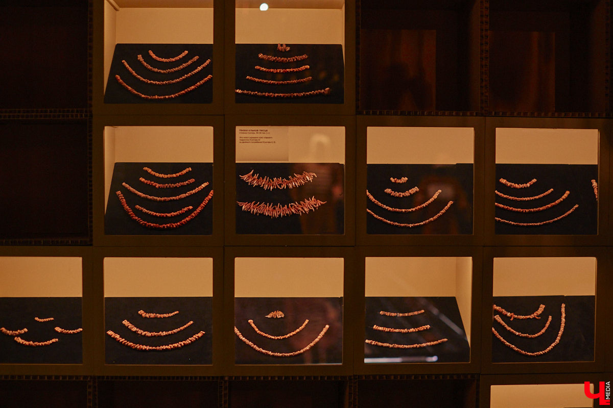 Юбилей Суздаля сейчас чуть ли не тема № 1 в культурной жизни страны. Город преображается и ждет толпу туристов в 2024 году. А вы знали, что с высоты он совсем другой, нежели с земли? Открыть его с иного ракурса можно в обновленном кинозале «Палат», где стартует показ VR-фильмов про Жемчужину Золотого кольца. Кстати, музейный комплекс приготовил для гостей и другие приятности!