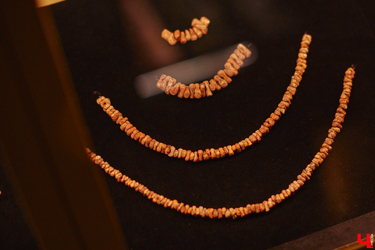 Юбилей Суздаля сейчас чуть ли не тема № 1 в культурной жизни страны. Город преображается и ждет толпу туристов в 2024 году. А вы знали, что с высоты он совсем другой, нежели с земли? Открыть его с иного ракурса можно в обновленном кинозале «Палат», где стартует показ VR-фильмов про Жемчужину Золотого кольца. Кстати, музейный комплекс приготовил для гостей и другие приятности!