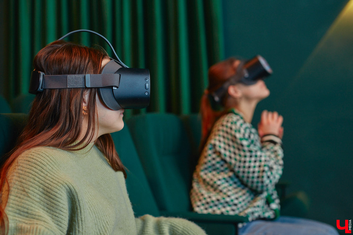 Юбилей Суздаля сейчас чуть ли не тема № 1 в культурной жизни страны. Город преображается и ждет толпу туристов в 2024 году. А вы знали, что с высоты он совсем другой, нежели с земли? Открыть его с иного ракурса можно в обновленном кинозале «Палат», где стартует показ VR-фильмов про Жемчужину Золотого кольца. Кстати, музейный комплекс приготовил для гостей и другие приятности!