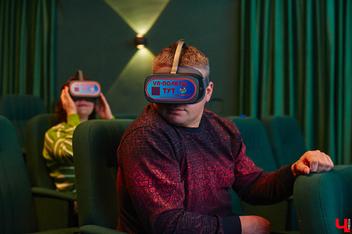 Юбилей Суздаля сейчас чуть ли не тема № 1 в культурной жизни страны. Город преображается и ждет толпу туристов в 2024 году. А вы знали, что с высоты он совсем другой, нежели с земли? Открыть его с иного ракурса можно в обновленном кинозале «Палат», где стартует показ VR-фильмов про Жемчужину Золотого кольца. Кстати, музейный комплекс приготовил для гостей и другие приятности!