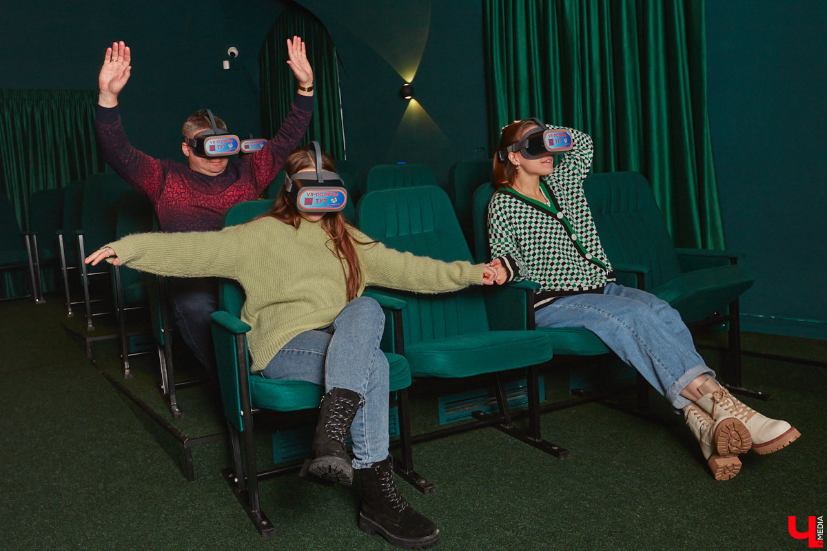 Юбилей Суздаля сейчас чуть ли не тема № 1 в культурной жизни страны. Город преображается и ждет толпу туристов в 2024 году. А вы знали, что с высоты он совсем другой, нежели с земли? Открыть его с иного ракурса можно в обновленном кинозале «Палат», где стартует показ VR-фильмов про Жемчужину Золотого кольца. Кстати, музейный комплекс приготовил для гостей и другие приятности!