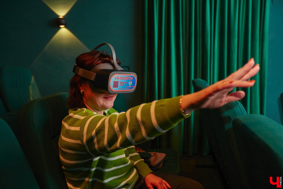 Юбилей Суздаля сейчас чуть ли не тема № 1 в культурной жизни страны. Город преображается и ждет толпу туристов в 2024 году. А вы знали, что с высоты он совсем другой, нежели с земли? Открыть его с иного ракурса можно в обновленном кинозале «Палат», где стартует показ VR-фильмов про Жемчужину Золотого кольца. Кстати, музейный комплекс приготовил для гостей и другие приятности!