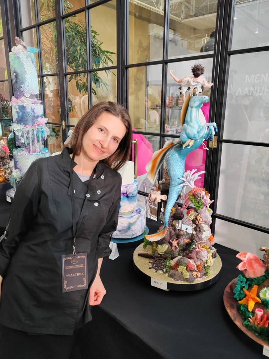 Настоящие произведения кондитерского искусства были представлены на международной выставке «Престиж. Царство Посейдона» в столице России. В их число вошли и работы мастеров из 33-го региона, которыми «Ключ-Медиа» искренне залюбовался.
