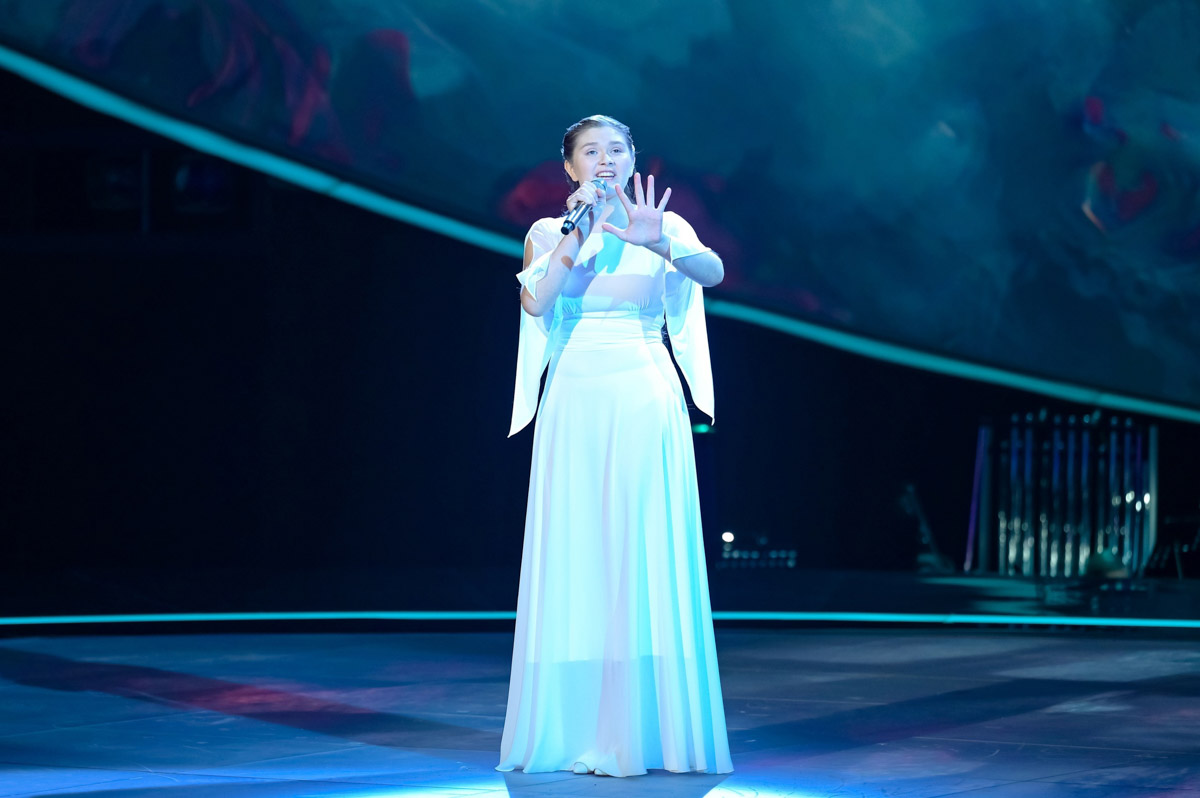 Шестнадцатилетняя Вероника Мухина борется за выход в финал популярного проекта для юных талантов с говорящим названием. Поймать свою удачу за хвост девушке уже удалось, исполнив песню Леонида Агутина. Теперь она борется за выход в финал. И поддержать ее своими голосами можем и мы с вами! Подробнее на «Ключ-Медиа».