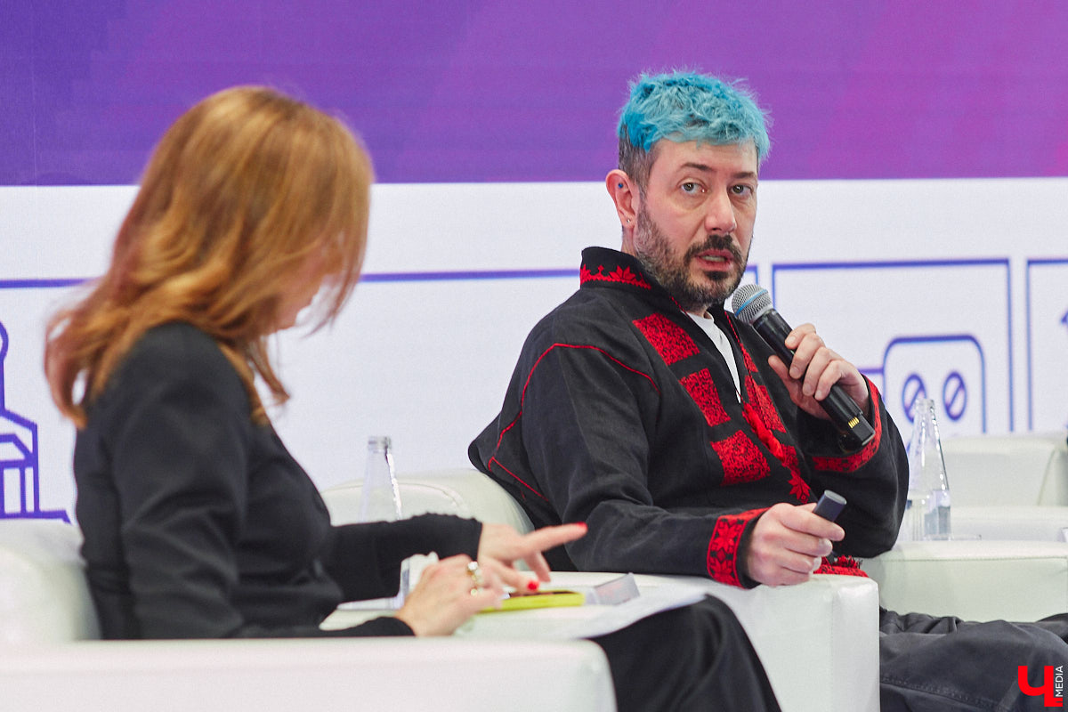 Студия известного дизайнера бесплатно разработала айдентику старинного города, который будут использовать как во время празднования тысячелетия «музея под открытым небом» в следующем году, так и после него. Презентовал и пояснил ее тайные смыслы лично именитый предприниматель.