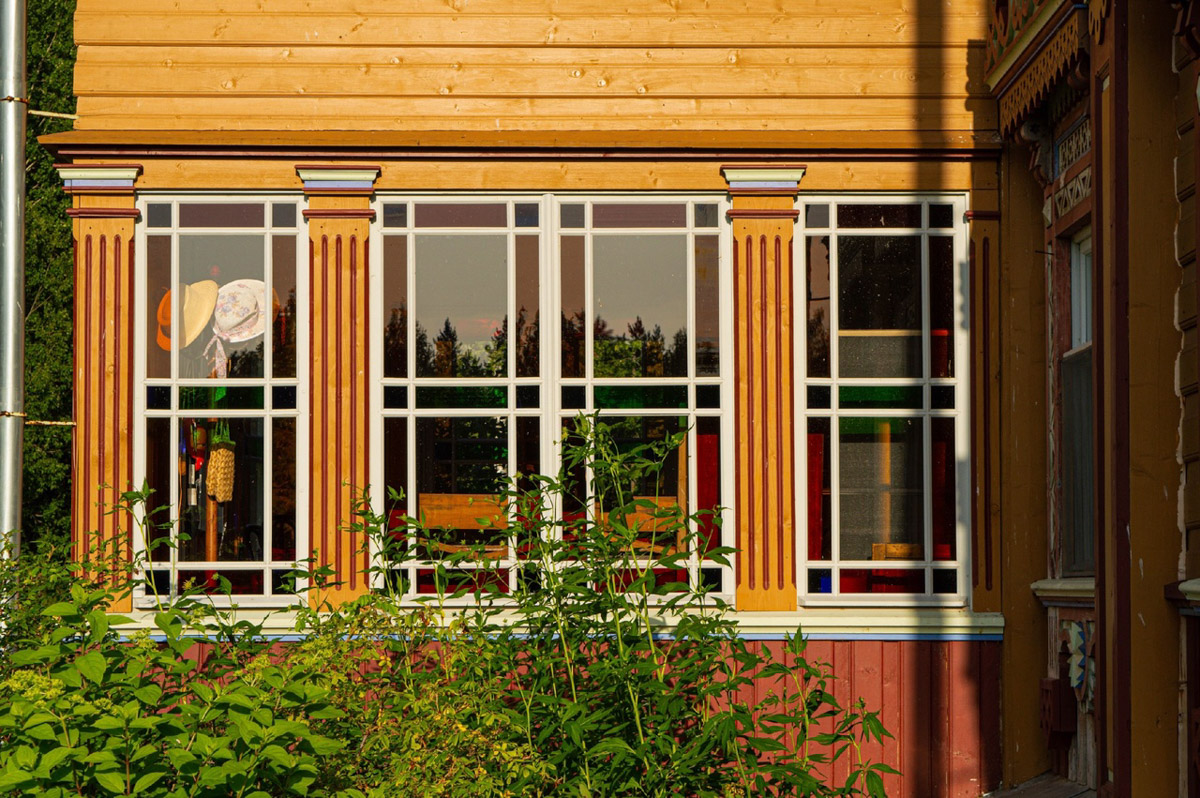 У фотографа из Владимира Кирилла Жукова собрана целая копилка ценных архитектурных находок со всей России. Резные терема, шикарные усадьбы известных людей, легендарные дома. О самых значимых объектах в коллекции путешественник поведал и нам.