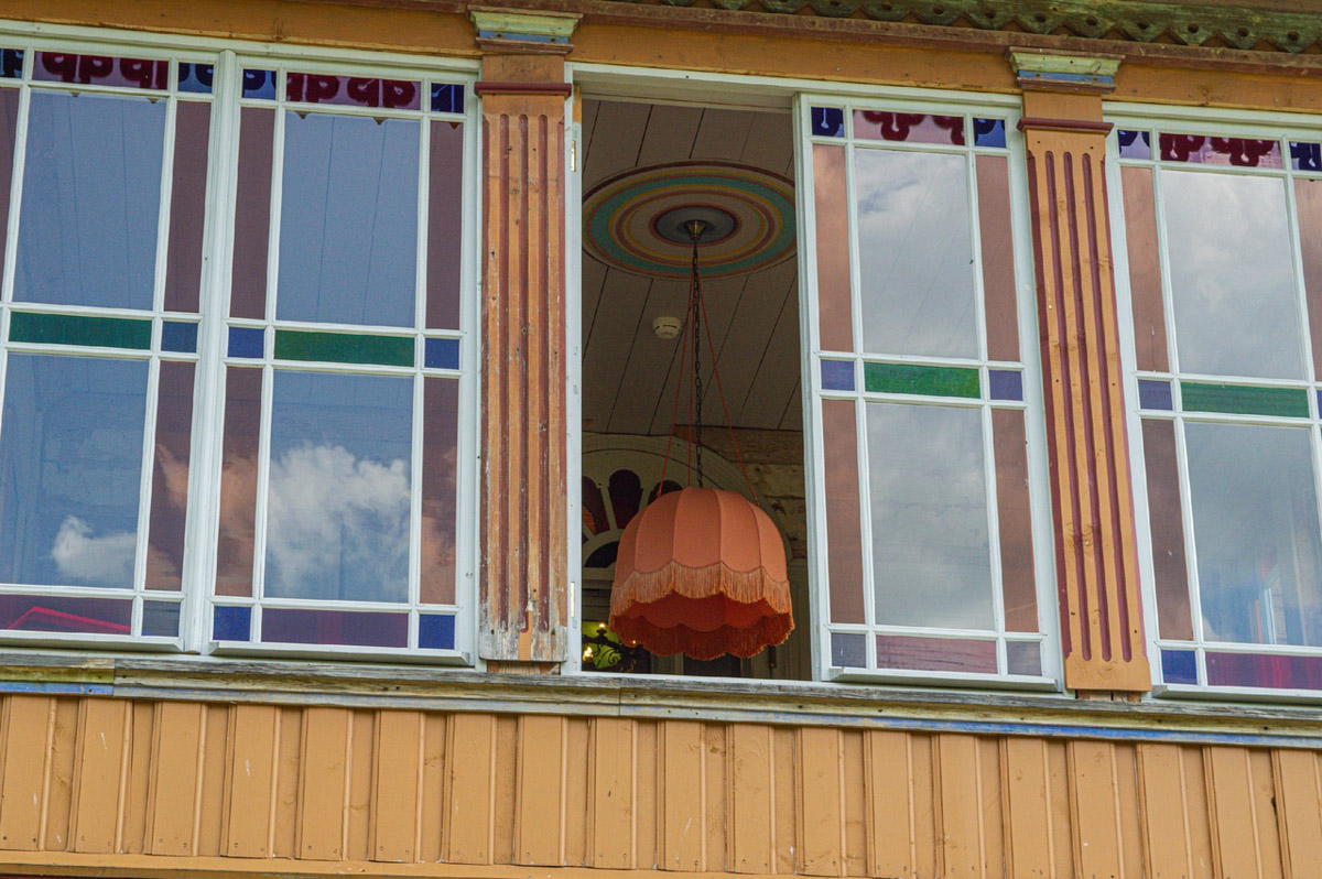 У фотографа из Владимира Кирилла Жукова собрана целая копилка ценных архитектурных находок со всей России. Резные терема, шикарные усадьбы известных людей, легендарные дома. О самых значимых объектах в коллекции путешественник поведал и нам.