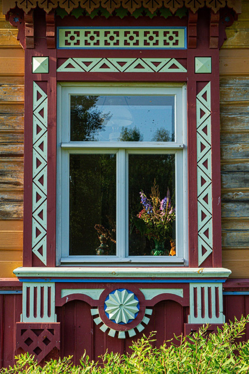 У фотографа из Владимира Кирилла Жукова собрана целая копилка ценных архитектурных находок со всей России. Резные терема, шикарные усадьбы известных людей, легендарные дома. О самых значимых объектах в коллекции путешественник поведал и нам.