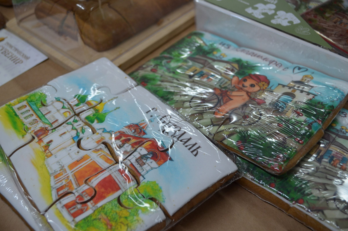 Памятные подарки из Владимира отметили высшей наградой на всероссийском конкурсе, который завершился в Твери. Лучшими стали не только отдельные памятные подарки, но и сам город. Областной центр удостоился Гран-при в самой престижной номинации.