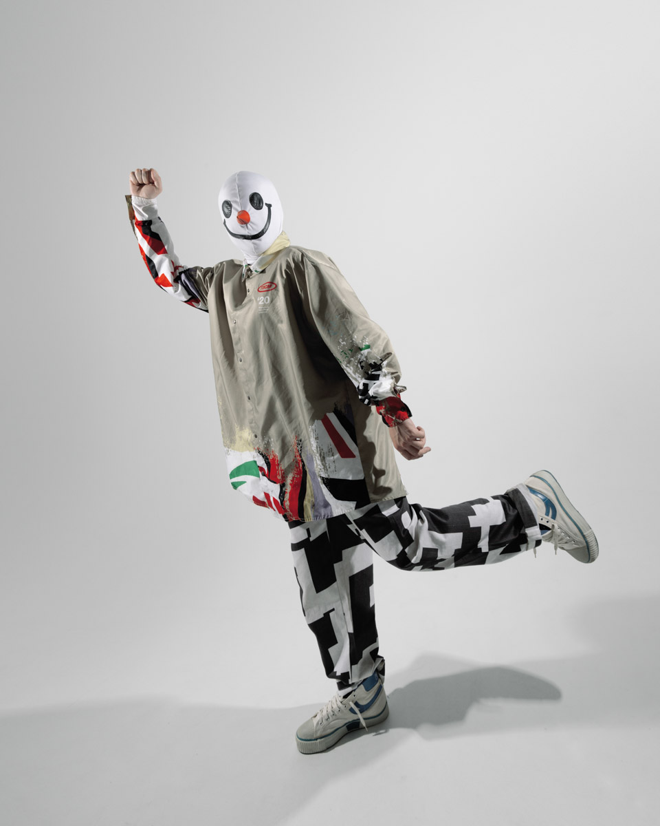 «Вся моя жизнь — это сети». Эта строчка-рефрен льется из наушников не только ценителей хип-хопа, но и меломанов. В ноябре 2023 года страна услышала трек, созданный музыкантами из 33-го региона, Школьником и Бау, в коллаборации с известными рэперами. «Ключ-Медиа» обсудил с дуэтом эту новинку и их творчество в целом.