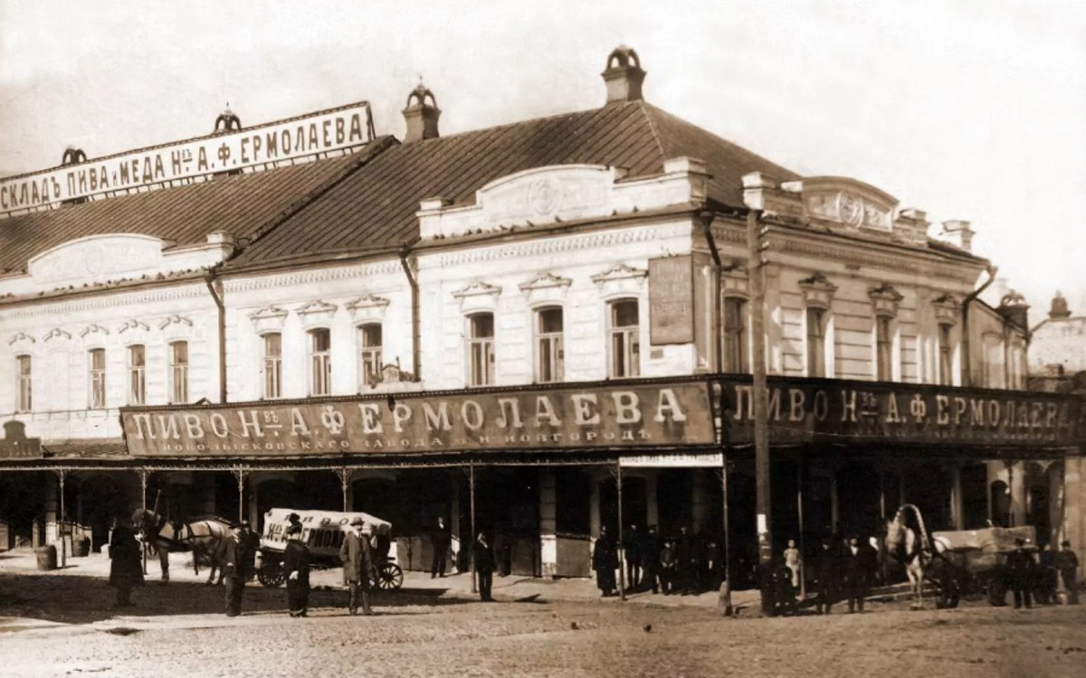 2-я Никольская располагается в одной из старейших частей областного центра, появившейся во времена правления Андрея Боголюбского. Тогда ее называли Новым городом. Несмотря на это, сама улица имеет не столь длинную историю. Зато невероятно интересную!