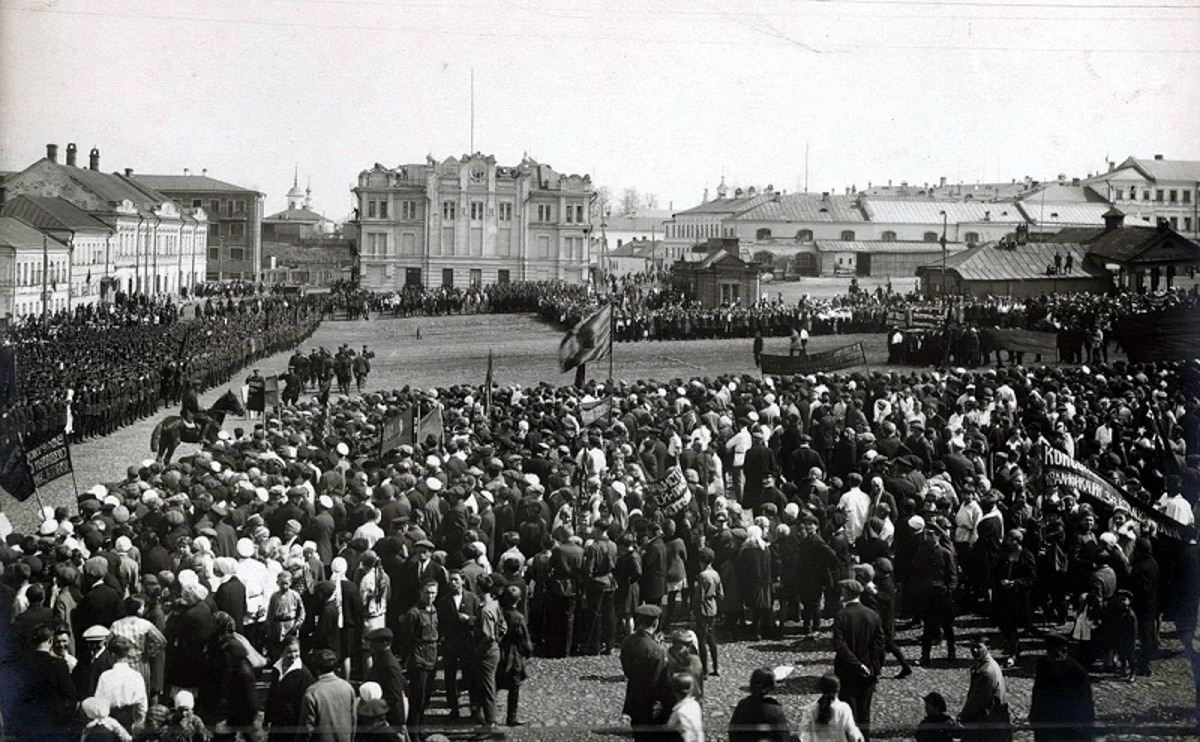 2-я Никольская располагается в одной из старейших частей областного центра, появившейся во времена правления Андрея Боголюбского. Тогда ее называли Новым городом. Несмотря на это, сама улица имеет не столь длинную историю. Зато невероятно интересную!