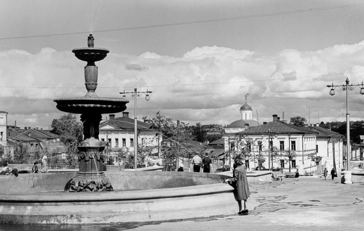 2-я Никольская располагается в одной из старейших частей областного центра, появившейся во времена правления Андрея Боголюбского. Тогда ее называли Новым городом. Несмотря на это, сама улица имеет не столь длинную историю. Зато невероятно интересную!