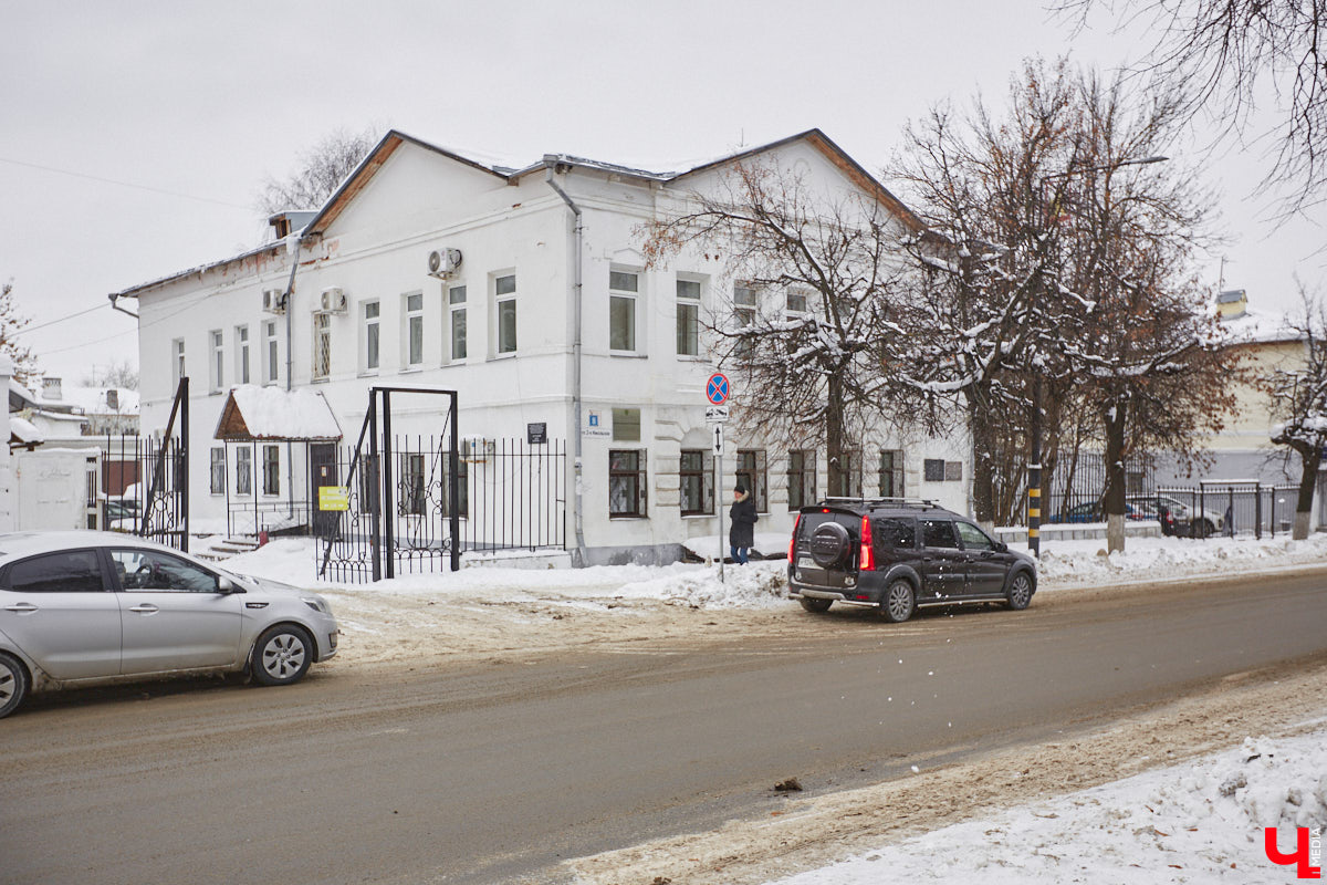 2-я Никольская располагается в одной из старейших частей областного центра, появившейся во времена правления Андрея Боголюбского. Тогда ее называли Новым городом. Несмотря на это, сама улица имеет не столь длинную историю. Зато невероятно интересную!