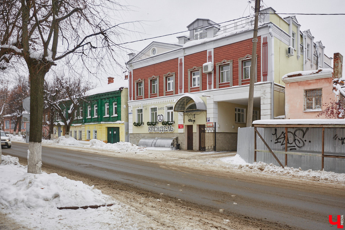 2-я Никольская располагается в одной из старейших частей областного центра, появившейся во времена правления Андрея Боголюбского. Тогда ее называли Новым городом. Несмотря на это, сама улица имеет не столь длинную историю. Зато невероятно интересную!