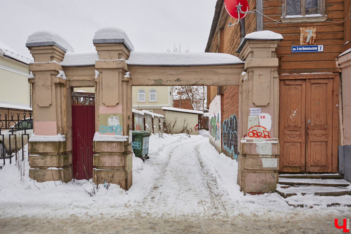 2-я Никольская располагается в одной из старейших частей областного центра, появившейся во времена правления Андрея Боголюбского. Тогда ее называли Новым городом. Несмотря на это, сама улица имеет не столь длинную историю. Зато невероятно интересную!