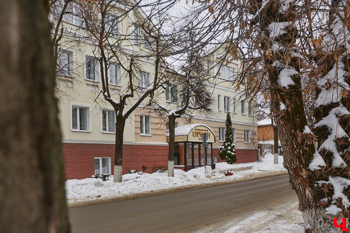 2-я Никольская располагается в одной из старейших частей областного центра, появившейся во времена правления Андрея Боголюбского. Тогда ее называли Новым городом. Несмотря на это, сама улица имеет не столь длинную историю. Зато невероятно интересную!