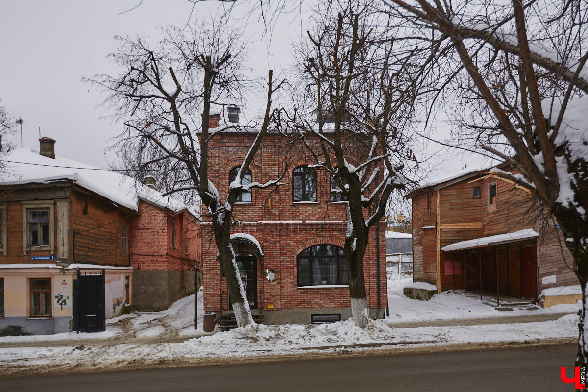 2-я Никольская располагается в одной из старейших частей областного центра, появившейся во времена правления Андрея Боголюбского. Тогда ее называли Новым городом. Несмотря на это, сама улица имеет не столь длинную историю. Зато невероятно интересную!