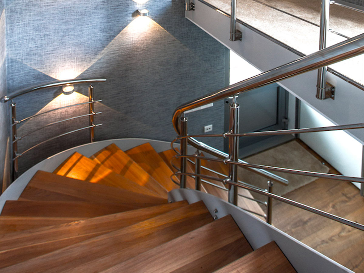 В недалеком будущем на реках и озерах Владимирской области могут появиться дома или гостиницы на воде. В регионе решили подхватить тренд по развитию такого направления для отдыха и создать самоходные конструкции с автономными системами жизнеобеспечения. Разбираем подробнее, что это значит.