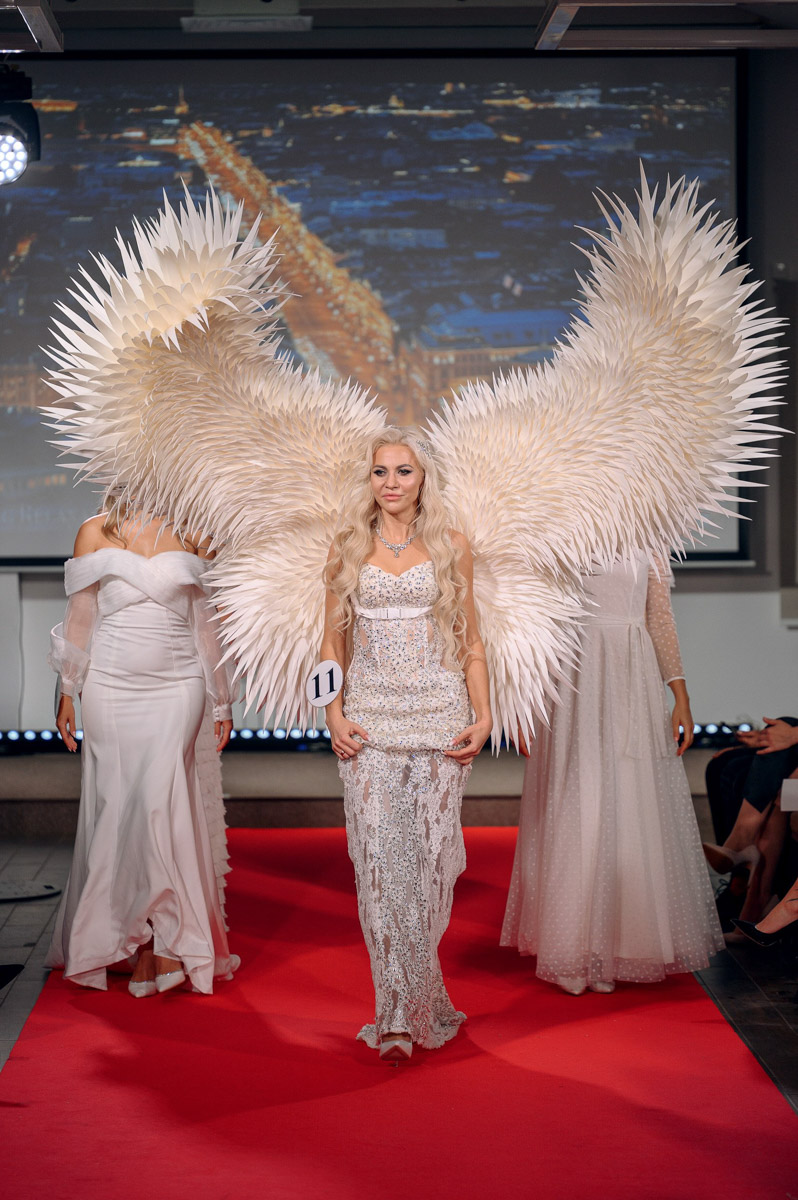 В           начале декабря во           Владимире состоялось итоговое шоу конкурса красоты и           милосердия «Миссис Владимирская Красавица           — 2023». О           том, кто получил на           нем главные короны, победу в           номинации от           «Ключ-Медиа» и           как все прошло, читайте и           смотрите в           нашем большом обзорном материале.